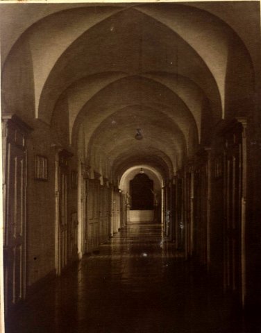 1930 - a klerikát folyosója